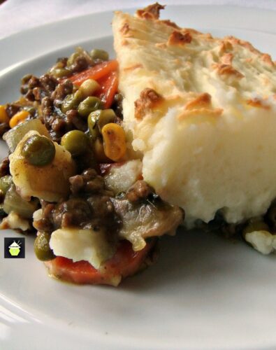 Delicious Cottage Pie. This is a lovely family favorite recipe, using regular budget friendly ingredients and easy to make. Don't forget to make up an extra jug of gravy! | Lovefoodies.com