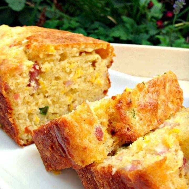 Cheesy Bacon, Sweetcorn and Pepper Bread Cheesy Bacon, Sweet Corn & Pepper Bread Easy recipe and yep, VERY DELICIOUS! Serve warm or cold, tasty either way! Goes great with soups too.