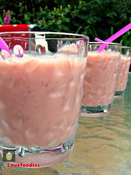 Creamy Strawberry Smoothie. Quick and Easy to make and taste just like milkshake but without the cream or ice cream! | Lovefoodies.com