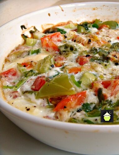 Easy Bake Brunch, a deliciously simple recipe with baked eggs, bacon, cheese and peppers. Great for a weekend!