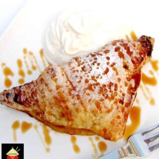 EASY APPLE SPICED TURNOVERS.. Delicious warm from the oven! Crispy puff pastry packed with apples coated in cinnamon. Delicious eaten warm or chilled with a blob of ice cream too! Easy recipe, budget friendly and freezable.