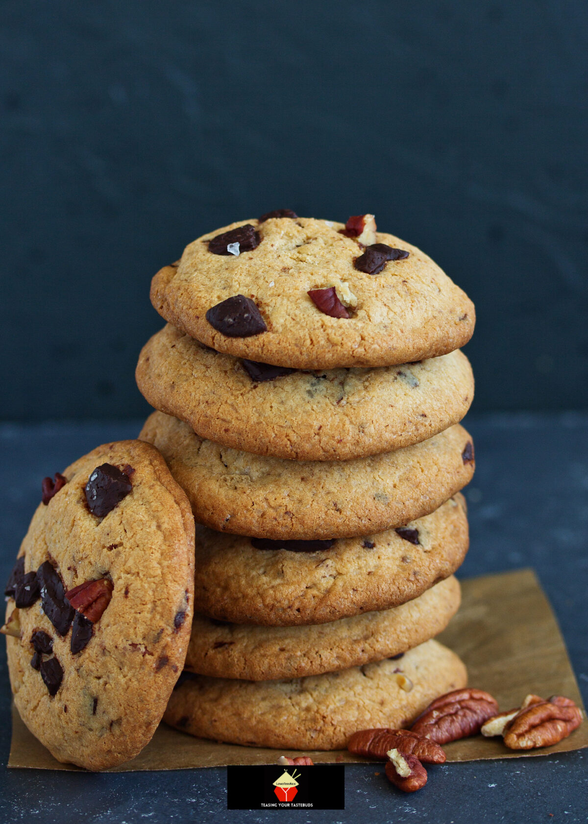 Chocolate Pecan Cookies 6 Chocolate Pecan Cookies are filled with pecans and chocolate, crispy on the outside and chewy inside, easy cookie recipe and perfect with a glass of milk or cup of tea! Also great for gifts!