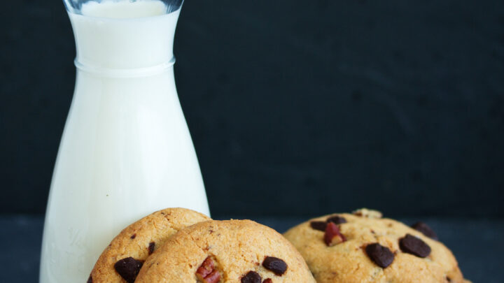 Chocolate Pecan Cookies 7 Chocolate Pecan Cookies are filled with pecans and chocolate, crispy on the outside and chewy inside, easy cookie recipe and perfect with a glass of milk or cup of tea! Also great for gifts!