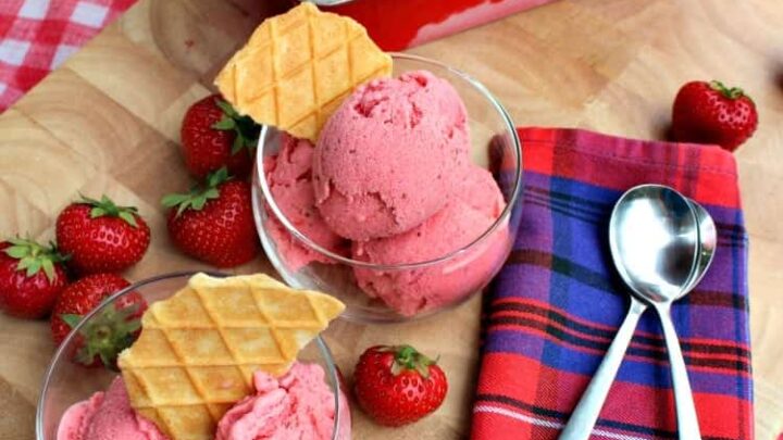 Easy Strawberry Ice Cream2