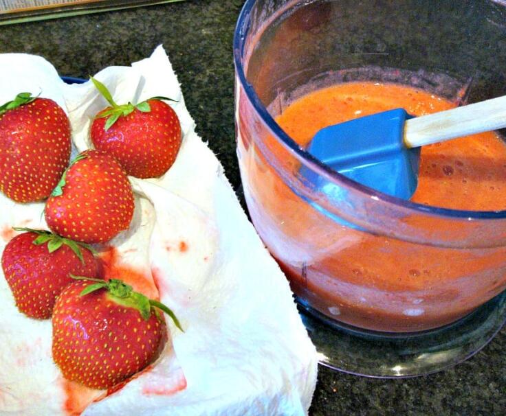 Fluffy Strawberry Mousse. Creamy, fluffy and great tasting! Easy recipe!