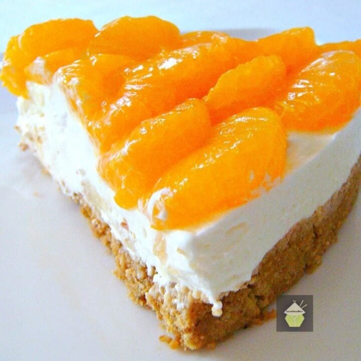Mandarin and Pineapple Cheesecake 3 Here's a simple yet delicious cheesecake bursting with juicy mandarins on the top and chunks of pineapple in the filling. It's a really refreshing cheesecake, and even better, it's No Bake!
