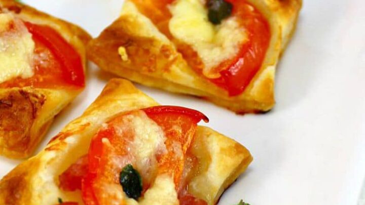 Cheesy Bacon and Tomato Mini Pizzas3