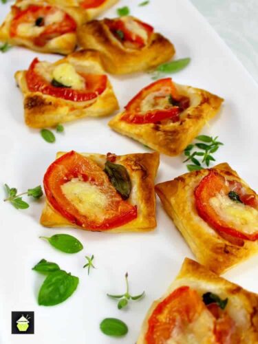Cheesy Bacon and Tomato Mini Pizzas, very quick and easy to make and also flexible with your favorite toppings. Serve as party food, appetizers or a light brunch, lunch boxes.. the sky's the limit! Great for making ahead and freezing.
