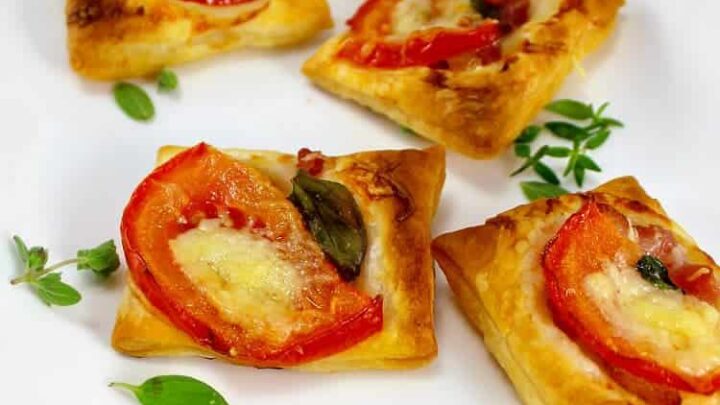Cheesy Bacon and Tomato Mini Pizzas5