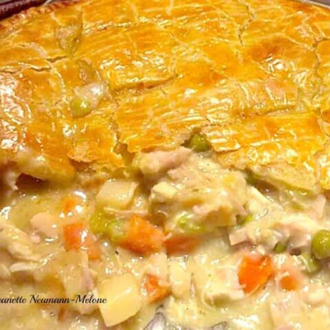 Delicious Turkey Pot Pie DELICIOUS Turkey Pot Pie, Look at that pie crust! I would also make this using chicken and ham together (great combo!) Oh my!