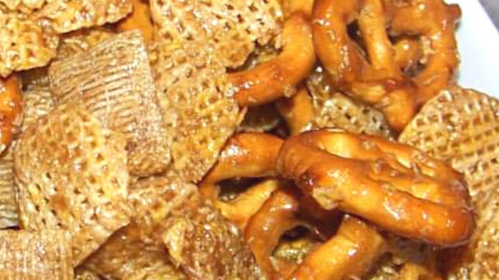 Easy Caramel Snack MixH