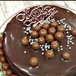 Ultimate Chocolate Cake with a great ganache. Every chocolate lovers dream! | Lovefoodies.com