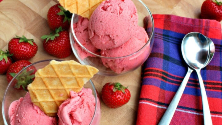 Easy Creamy Strawberry Ice CreamH