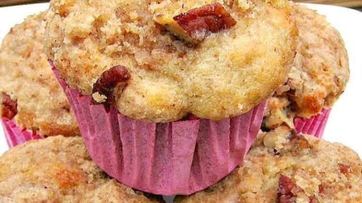 Pecan and Banana Mini Cakes are wonderful soft, moist and full flavored with a great streusel topping. Also nice as a regular loaf size. | Lovefoodies.com