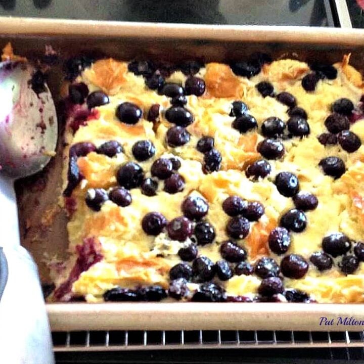 Blueberry Croissant Puff Blueberry Croissant Puff. A lovely easy recipe perfect for breakfast, brunch or dessert! | Lovefoodies.com