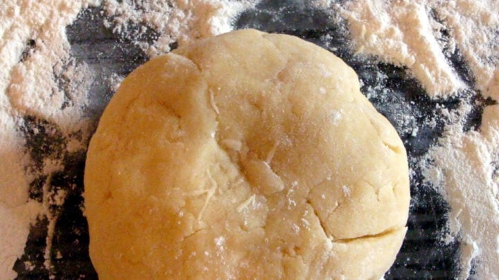 How To Make A Quick Basic Pie Crust, Shortcrust Pastry. Sweet or savory. Easy to follow recipe and takes minutes to make. Suitable for freezing before or after baking.