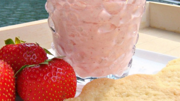 Fluffy Strawberry MousseH