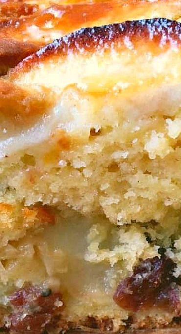 Amazing Toffee Apple Cake, a delicious cake recipe made from scratch bursting with the flavors of Fall. Perfect for Thanksgiving and Christmas too! #apple #toffee #cake #Thanksgiving #Christmas #Fall #winter