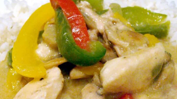 Chicken A La King. A wonderful creamy chicken dinner with flavors out of this world! The chicken is lovely and tender, and together with the peppers and mushrooms in a wonderful cream sauce, this is perfect served with rice or pasta. Really tasty!
