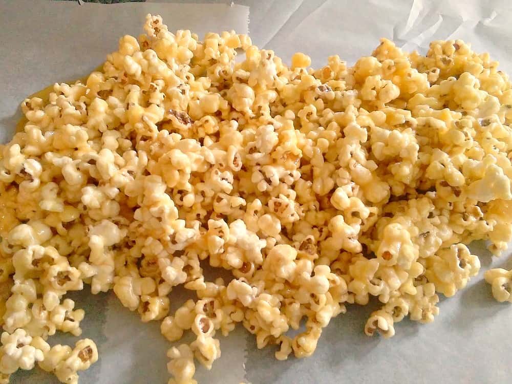 Salted Caramel Cashew Nut Popcorn. A delicious combination of salt and caramel coating homemade popcorn. Easy recipe for popping corn Salted Caramel Cashew Nut Popcorn.
A delicious combination of salt and caramel coating homemade popcorn. Easy recipe for popping corn