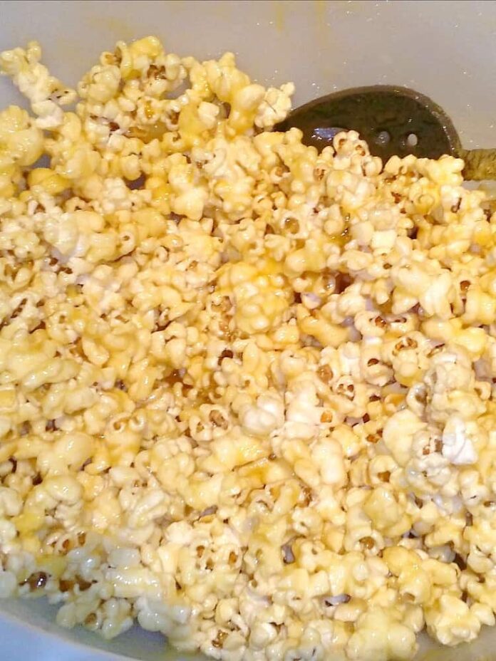 Salted Caramel Cashew Nut Popcorn, great party food made from scratch