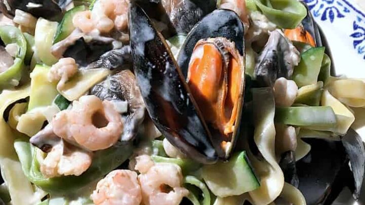Creamy Garlic Seafood Pasta6