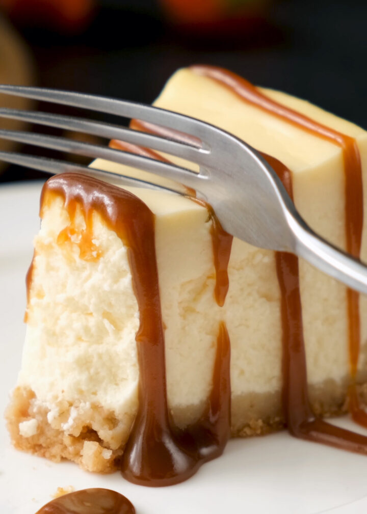 Caramel and Vanilla Cheesecake 5 Caramel and Vanilla Cheesecake. A rich, smooth, and creamy baked classic vanilla cheesecake with drizzles of caramel. Easy made from scratch recipe