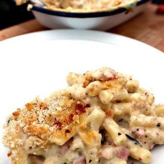 Bacon and Crab Mac n Cheese is a delicious side or main dish, with a rich creamy cheese sauce and amazing flavors from smokey bacon and crabmeat. Really tasty!