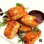 Mac N Cheese Party Bites are a great little snack, perfect for parties and snacks. No frying either! Macaroni, cheese, bacon and crabmeat in delicious panko breadcrumbs. YUMMY!