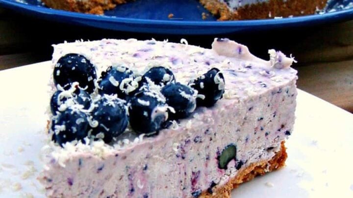 Blueberry and White Chocolate Cheesecake. An easy No-Bake dessert with bursts of blueberries and a hint of white chocolate in every bite. Delicious!