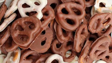 Easy Chocolate Party Pretzels