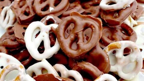 Easy Peasy Chocolate Party Pretzels9