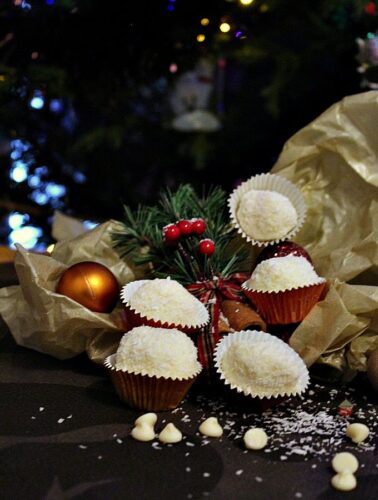 Coconut and Rum White Chocolate Truffles, luxuriously creamy and decadent, these are easy to make and perfect for gifts and parties!