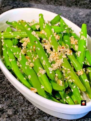 Easy Sesame Garlic Green Beans, a quick and simple side dish, ready in under 10 minutes.
