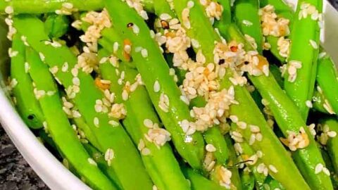 Easy Sesame Garlic Green Beans, a quick and simple side dish, ready in under 10 minutes.