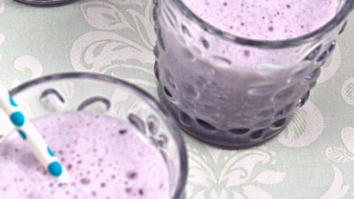 Refreshing Blueberry and Banana SmoothieH