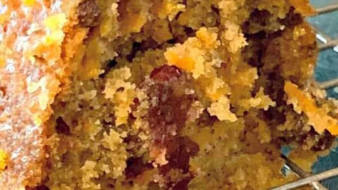 Easy Cranberry and Orange Carrot Cake! A delicious cake made from scratch with a lovely orange glaze. Fluffy, soft and bursting with the flavors! Perfect breakfast, brunch or to have with a coffee!