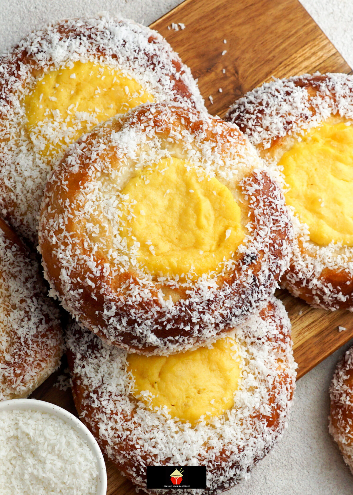Custard Filled Buns 7 Custard Filled Buns. Light, fluffy, soft, vanilla custard filled buns. Eat these sweet bread buns warm or cold, I like them just from the oven! Freezer friendly too
