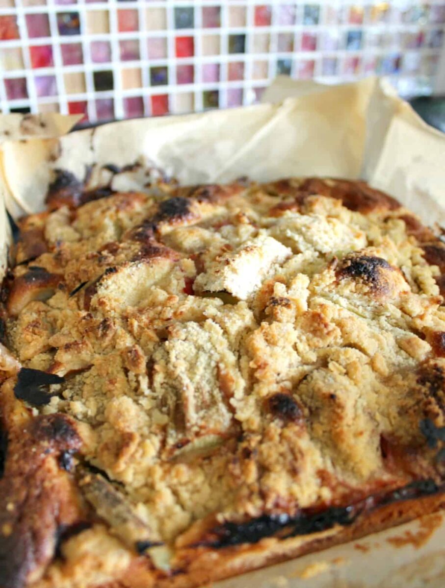 Easy Homemade Rhubarb Cake 4 Easy Homemade Rhubarb Cake. The Best ever rhubarb cake. Quick & easy made from scratch recipe with a delicious cinnamon streusel crumble topping. Great tasting sweet & tangy cake. Great for dessert or tea time