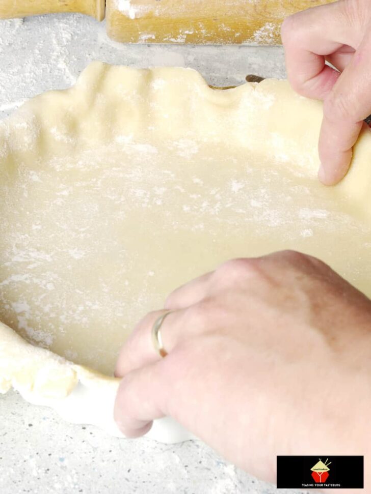 Line dish with pastry Line dish with pastry