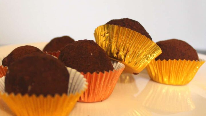 Easy Chocolate TrufflesF