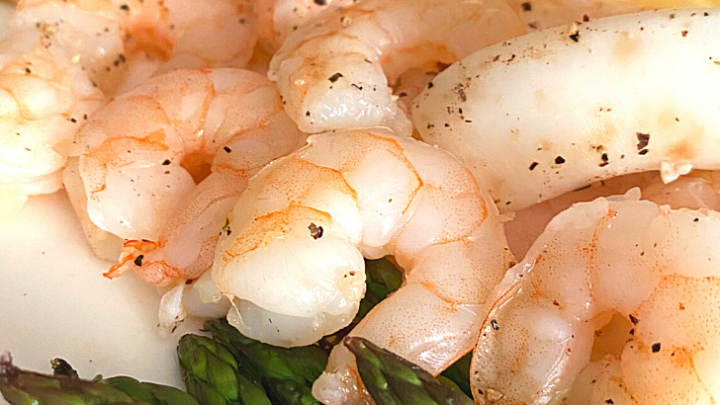 Easy Oven Baked Garlic Shrimp. A quick and easy oven - baked dinner, giving you juicy, perfectly cooked shrimp, infused with garlic and lemon.