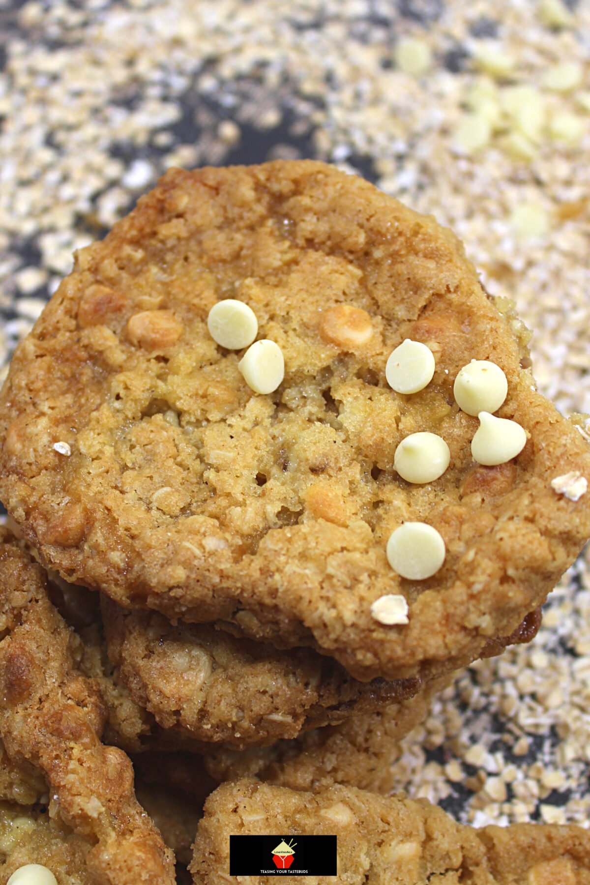 Chewy White Chocolate Oatmeal Cookies 6 Chewy White Chocolate Oatmeal Cookies. Soft and Chewy on the inside and crispy on the outside, these are the BEST EVER oatmeal cookies, loaded with white chocolate. A simple classic cookie recipe