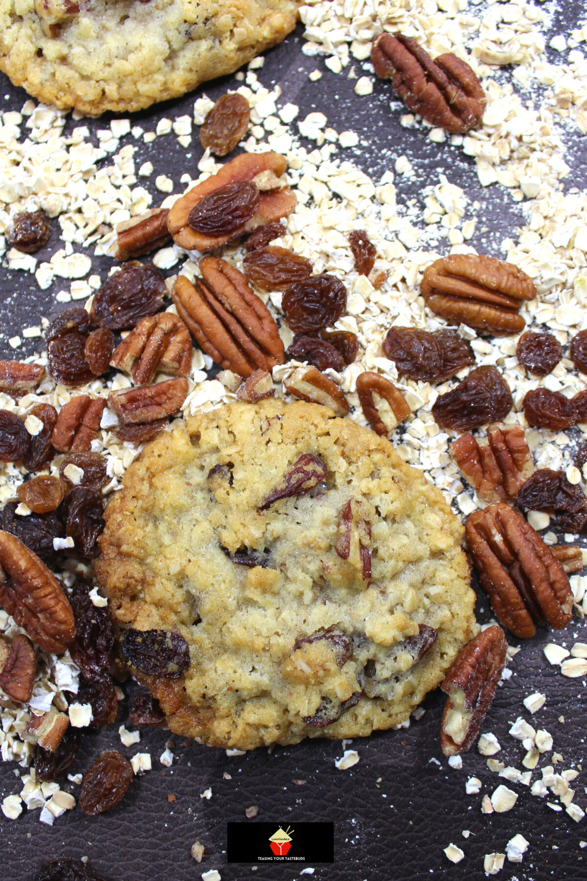 Pecan and Raisin Oatmeal Cookies 7 Pecan and Raisin Oatmeal Cookies. Soft and Chewy on the inside and crispy on the outside, these are the BEST EVER oatmeal cookies, loaded with pecan nuts and raisins. A simple classic cookie recipe