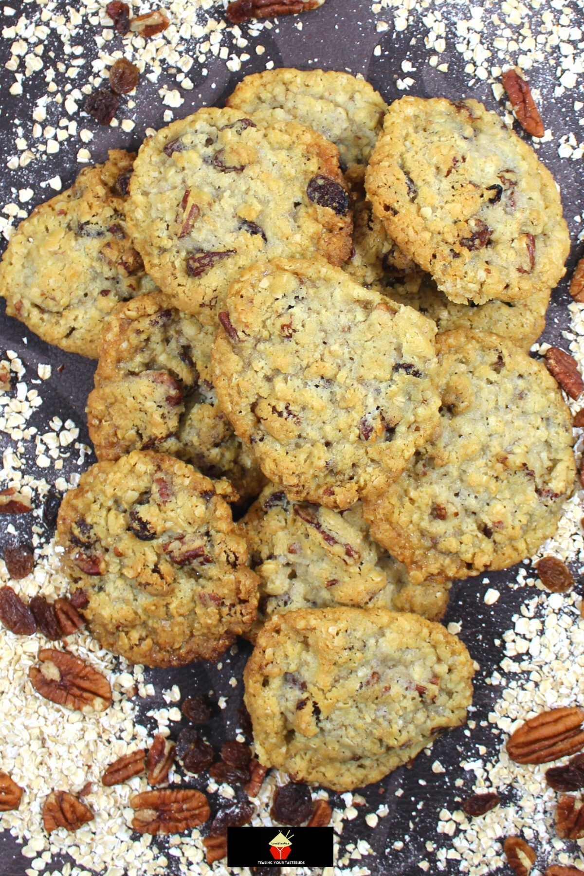 Pecan and Raisin Oatmeal Cookies 8 Pecan and Raisin Oatmeal Cookies. Soft and Chewy on the inside and crispy on the outside, these are the BEST EVER oatmeal cookies, loaded with pecan nuts and raisins. A simple classic cookie recipe