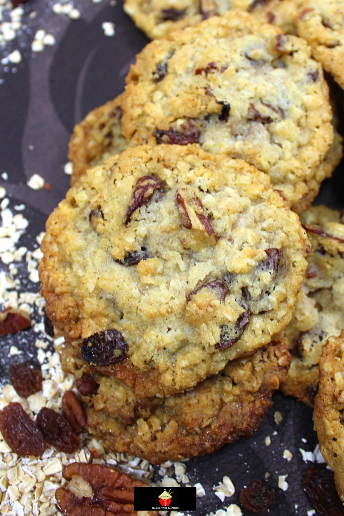 Pecan and Raisin Oatmeal Cookies 12 Pecan and Raisin Oatmeal Cookies. Soft and Chewy on the inside and crispy on the outside, these are the BEST EVER oatmeal cookies, loaded with pecan nuts and raisins. A simple classic cookie recipe