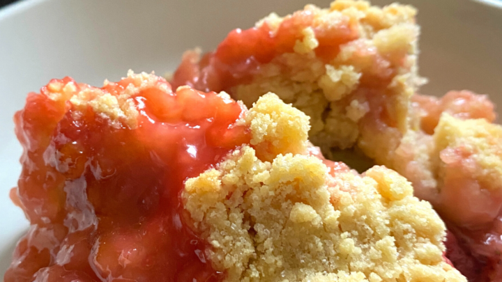 Easy Strawberry and Rhubarb CobblerH