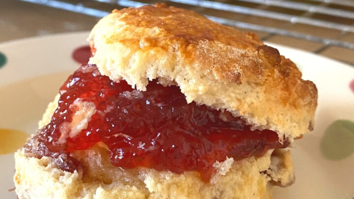 English Cherry SconesH