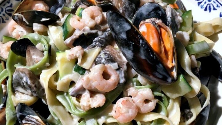 Creamy Garlic Seafood PastaH