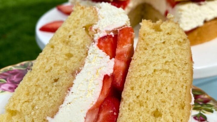 Easy Strawberries and Cream Victoria Sponge CakeH